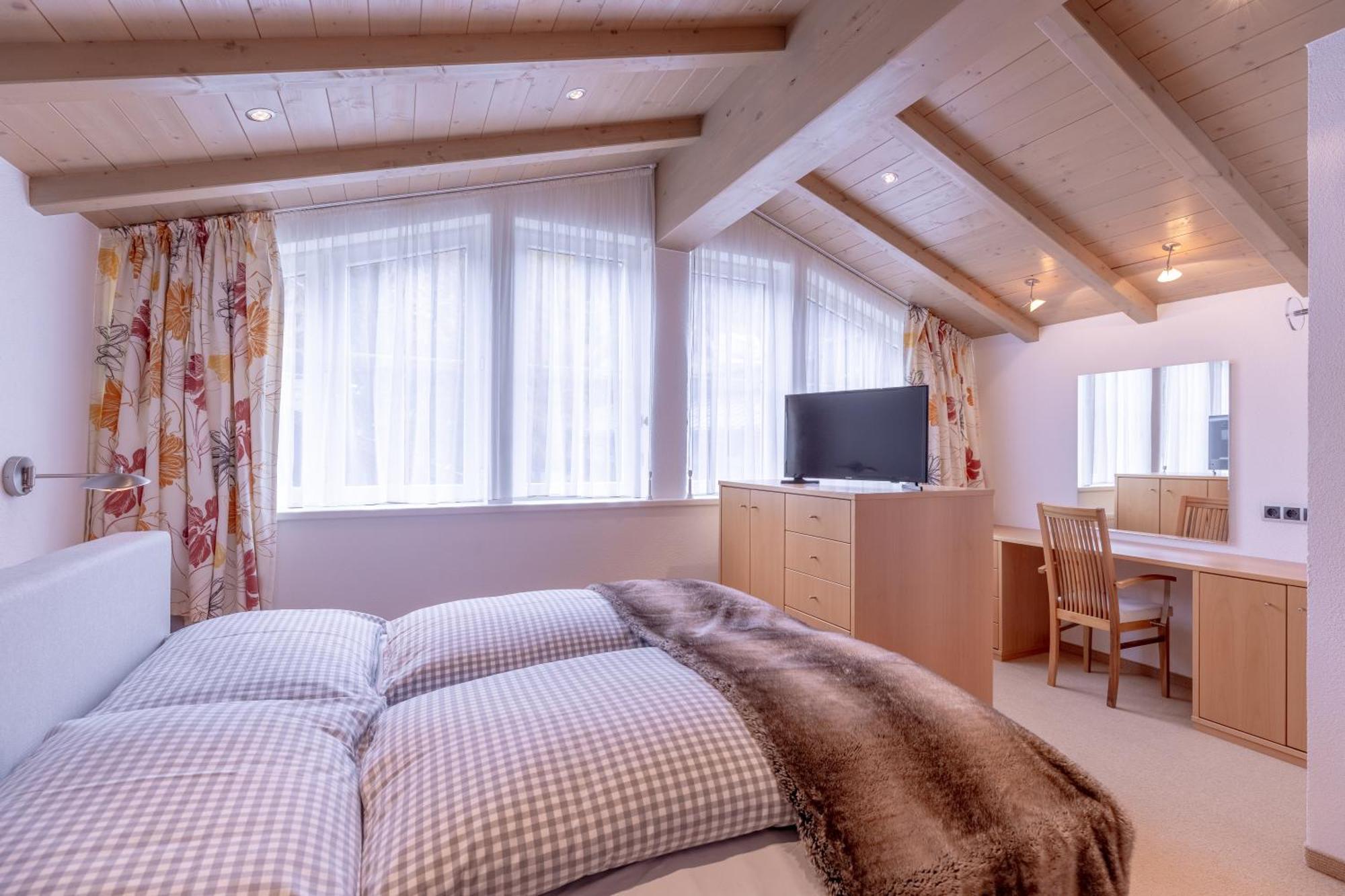Quality Hosts Arlberg - Hotel Bergheim Sankt Anton am Arlberg Buitenkant foto